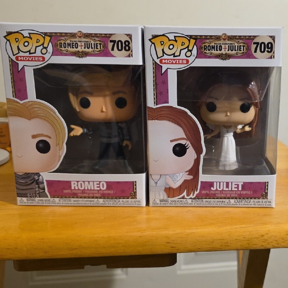 Funko Pop! Romeo and Juliet Set - Black and Brown